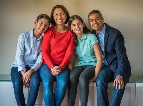 Family photography with relaxed natural smiles